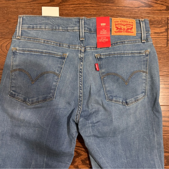 Levi’s Jeans 710 Super Skinny Mid-Rise Medium Wash - Picture 3 of 10
